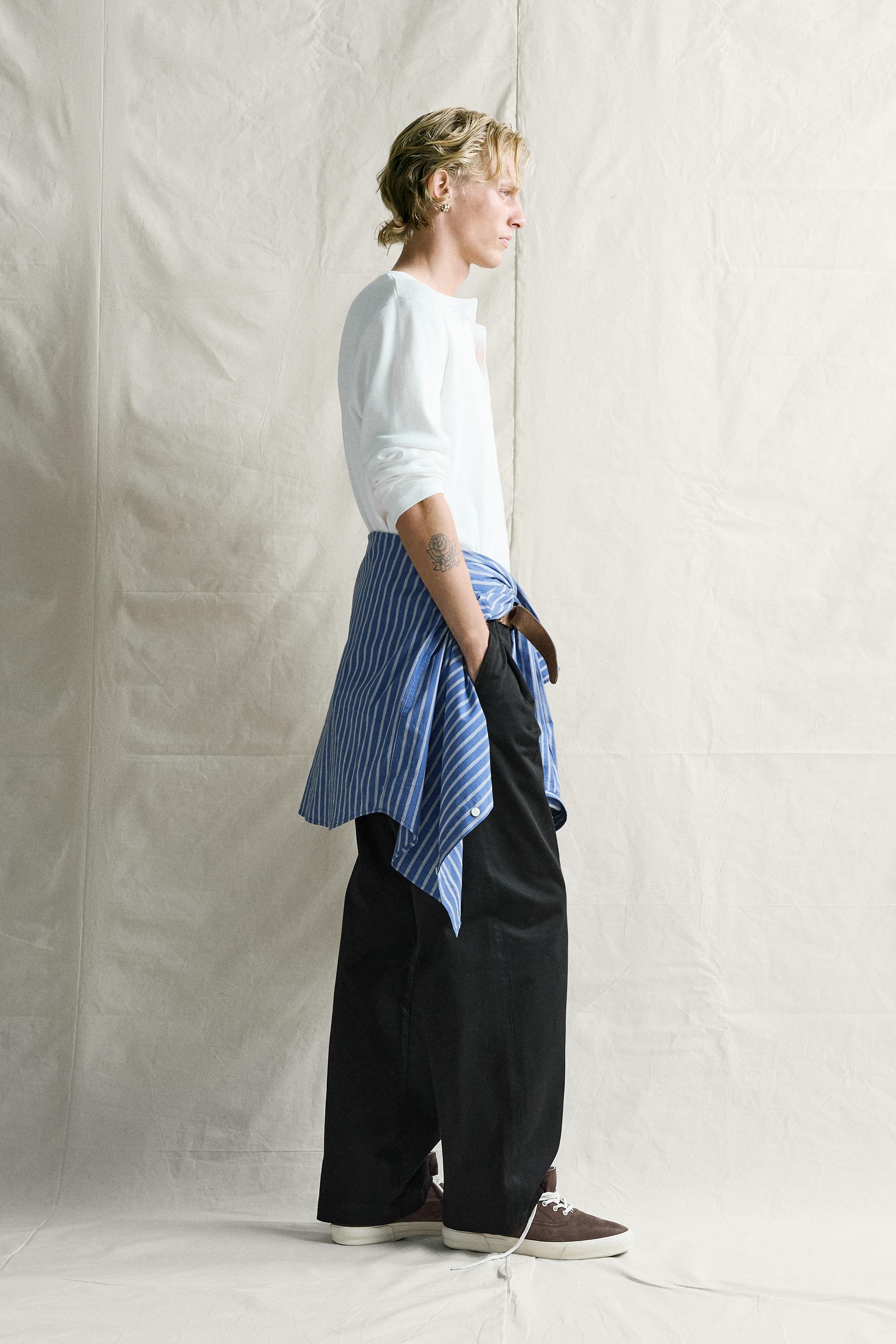 RELAXED FIT PLEATED CHINO PANTS
